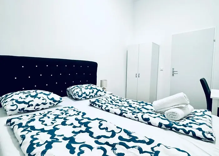 Spacious 5br Living Near Atzgersdorf Station Відень