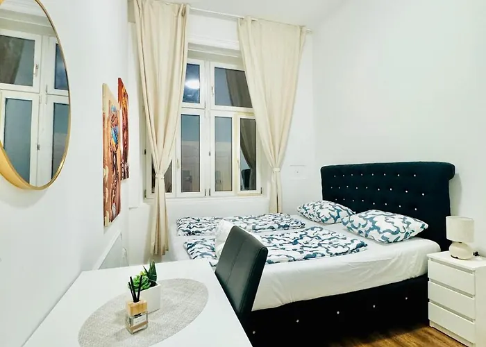 Spacious 5br Living Near Atzgersdorf Station Апартаменти Відень