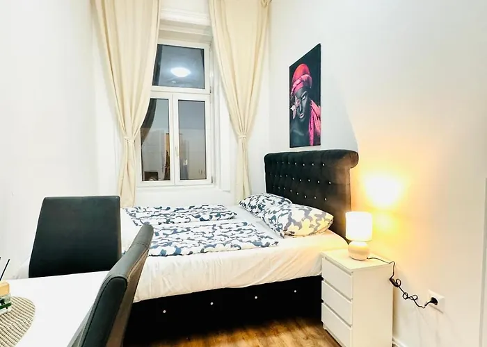 Апартаменти Spacious 5br Living Near Atzgersdorf Station
