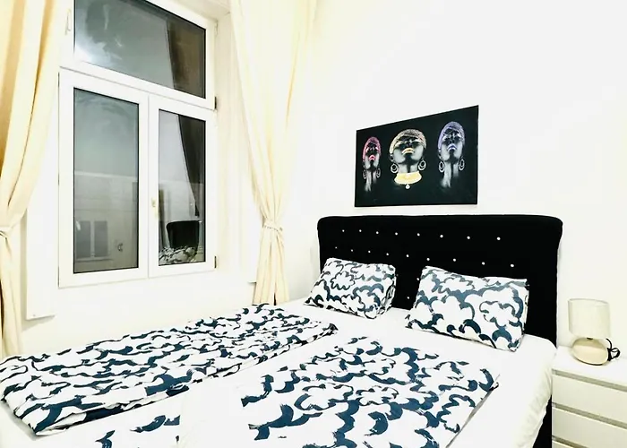 Апартаменти Spacious 5br Living Near Atzgersdorf Station *