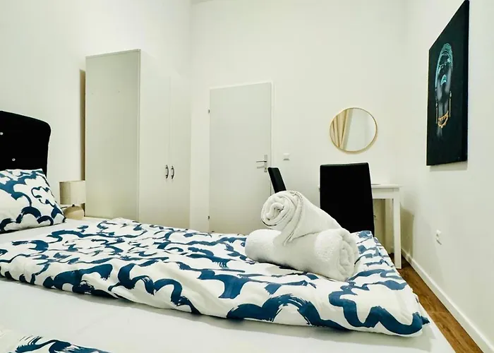 Spacious 5br Living Near Atzgersdorf Station * Відень