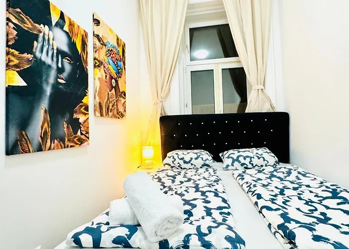 Апартаменти Spacious 5br Living Near Atzgersdorf Station *