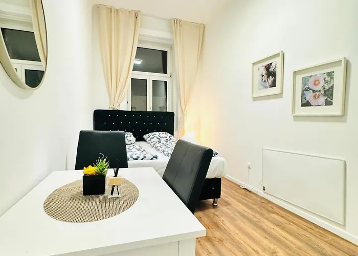 Апартаменти Spacious 5br Living Near Atzgersdorf Station Відень