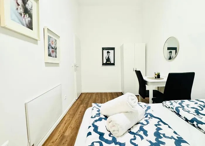 Апартаменти Spacious 5br Living Near Atzgersdorf Station