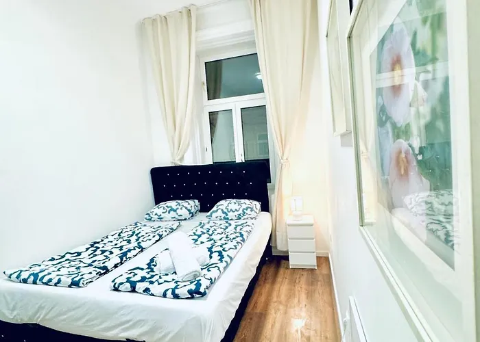 Апартаменти Spacious 5br Living Near Atzgersdorf Station