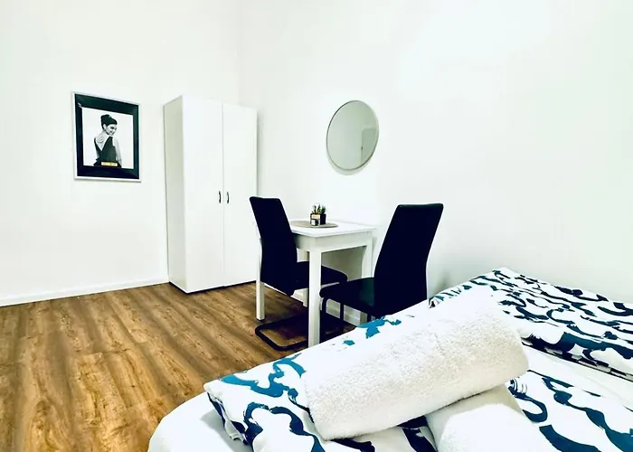 Апартаменти Spacious 5br Living Near Atzgersdorf Station *