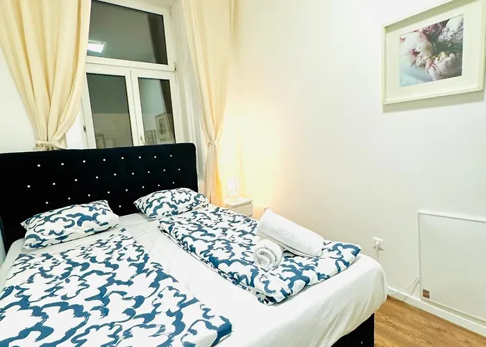 Апартаменти Spacious 5br Living Near Atzgersdorf Station Відень