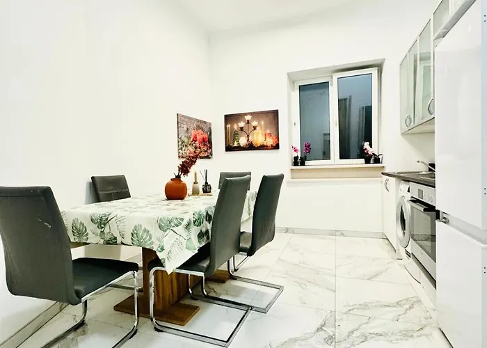 Spacious 5br Living Near Atzgersdorf Station * Відень