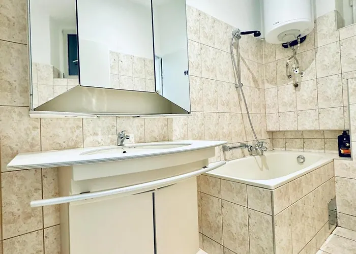 Spacious 5br Living Near Atzgersdorf Station Апартаменти Відень