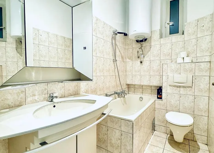 Spacious 5br Living Near Atzgersdorf Station Апартаменти Відень